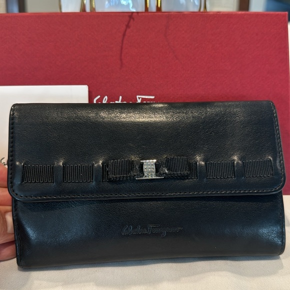 Authentic Salvatore Ferragamo wallet - Picture 2 of 13